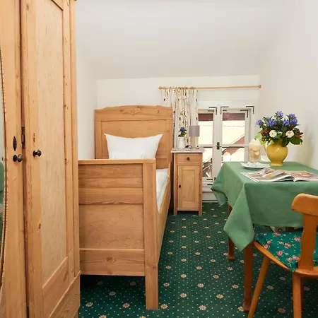 Berggasthof Einoedsbach Inn *